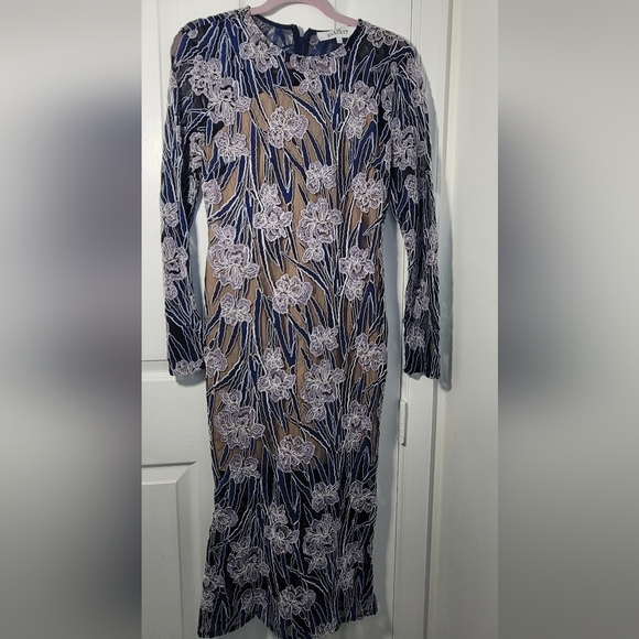 Elliatt Willow Floral Lace Embroidered Sheath Midi Flare Dress - Picture 5 of 7